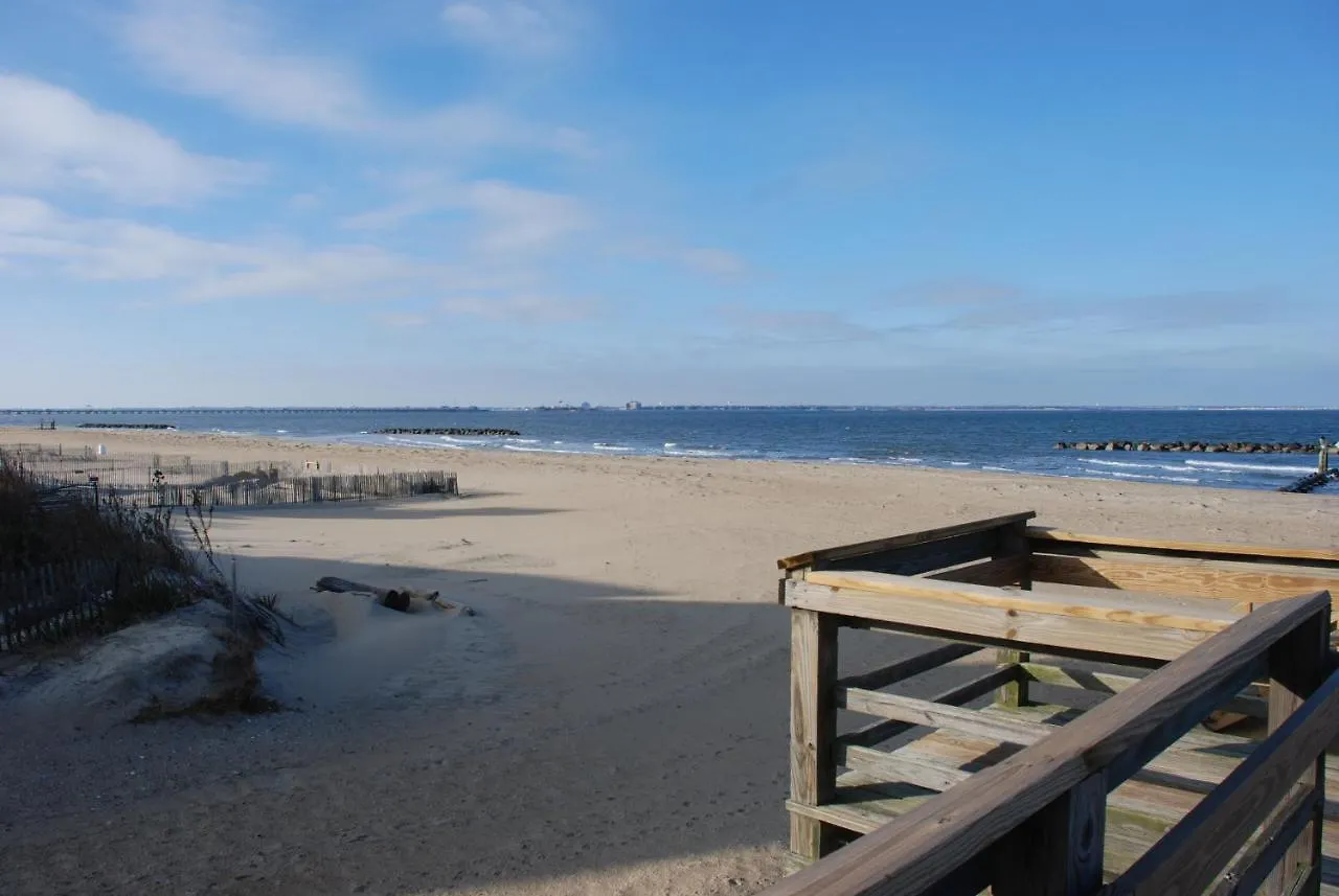 Cozy Bay View Oceanside Cottage Willoughby Beach United States